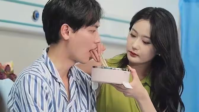 重生后我嫁给了前任他哥封面图